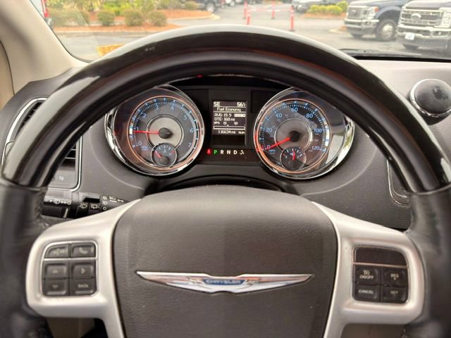 Used 2015 Chrysler Town & Country Limited Platinum FWD image 4