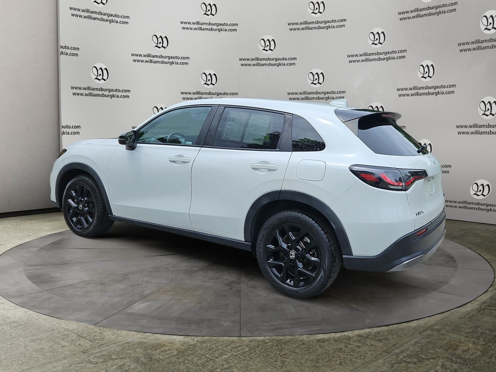 Used 2023 Honda HR-V Sport image 3