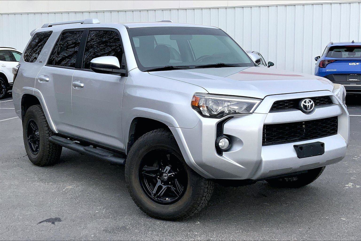 Used 2016 Toyota 4Runner SR5 image 2