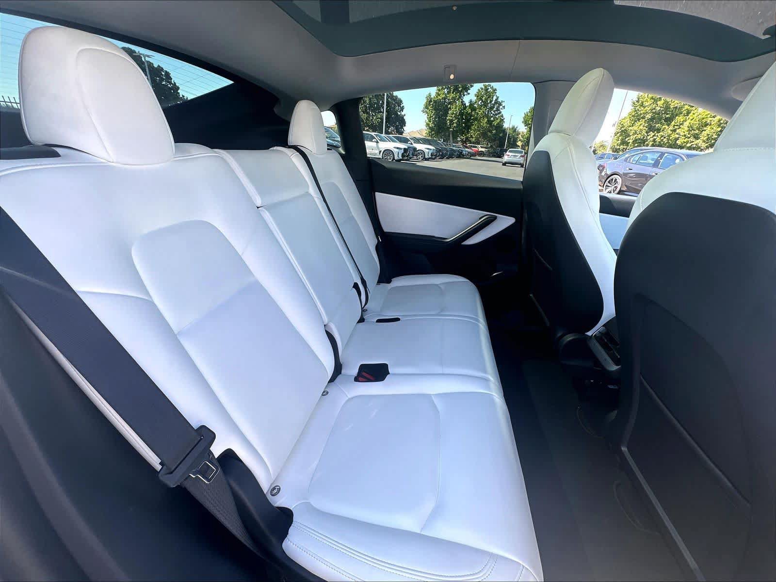 Used 2021 Tesla Model Y Long Range AWD/4WD image 24