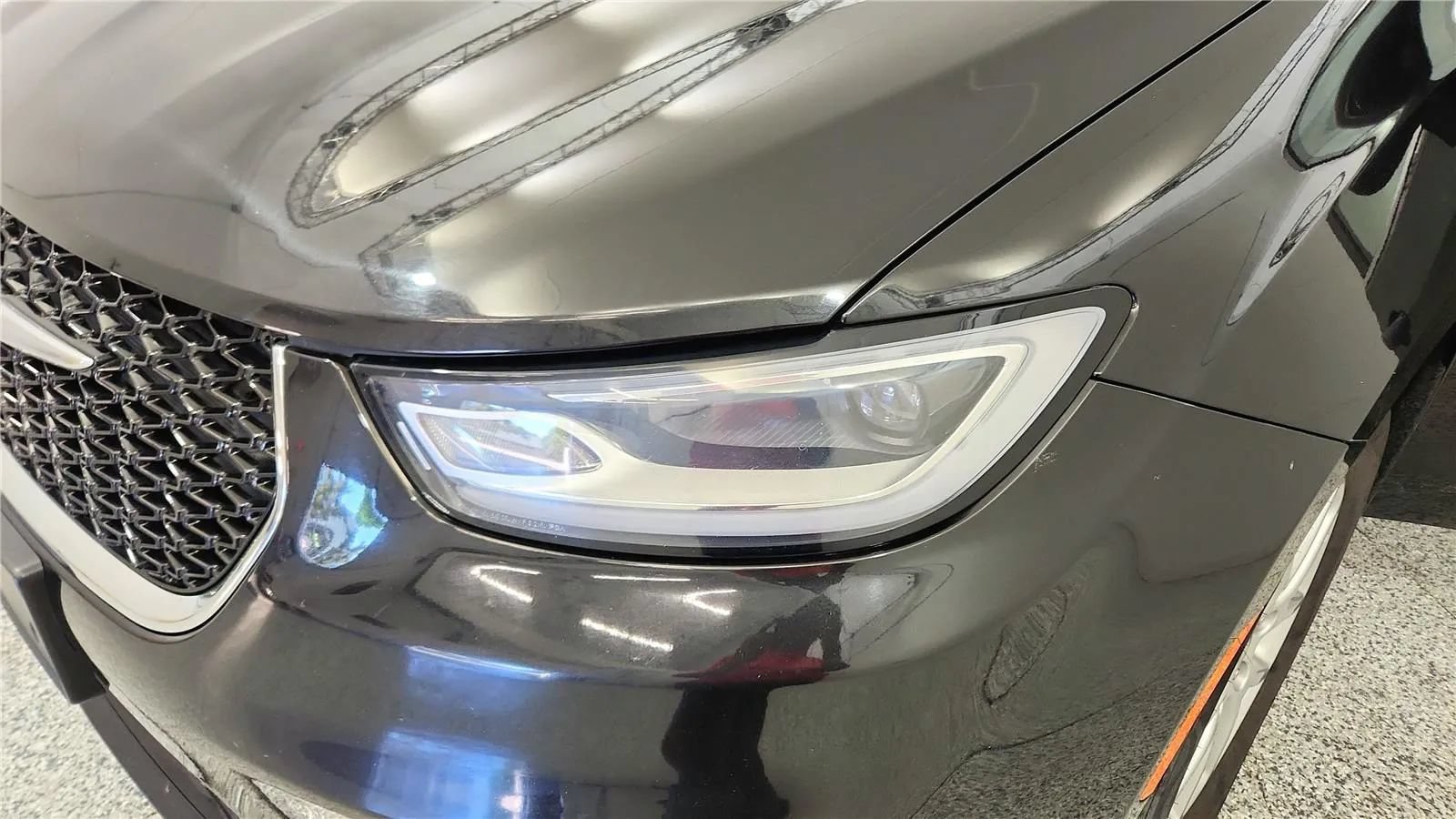 Used 2023 Chrysler Pacifica Touring-L FWD image 14
