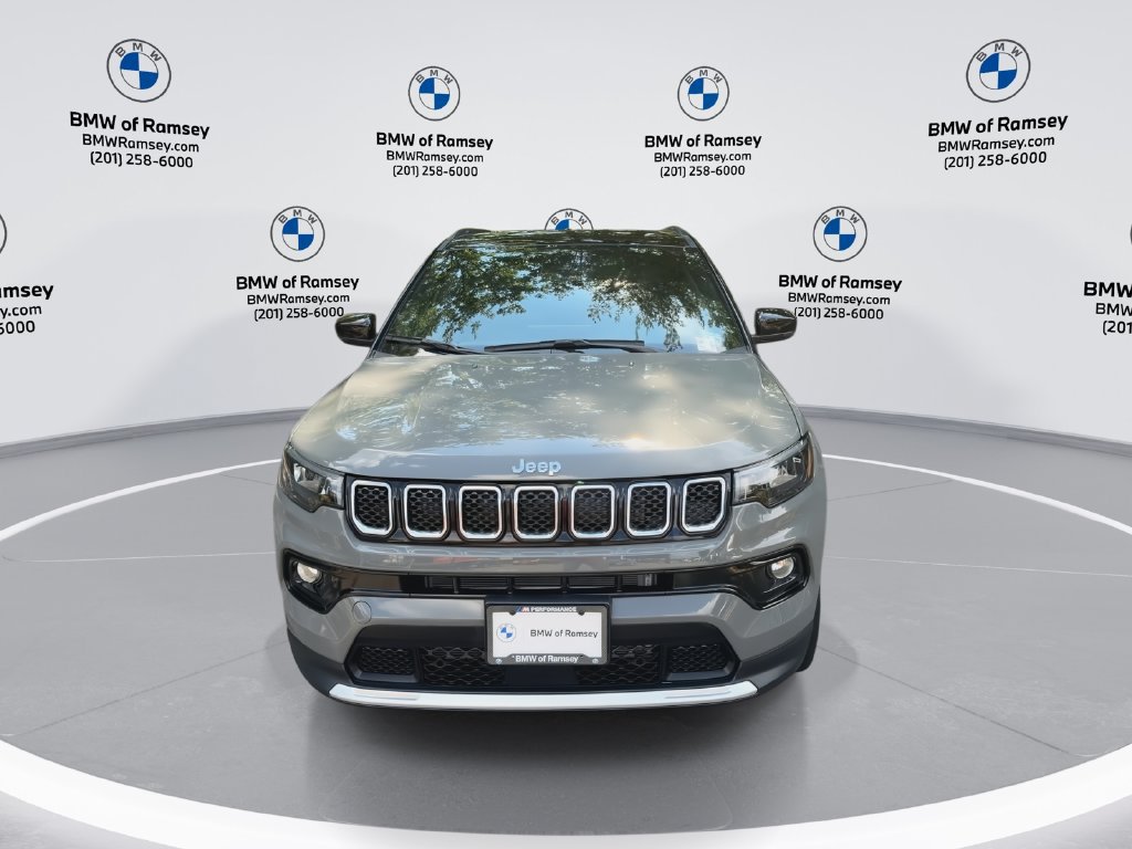 Used 2024 Jeep Compass Limited AWD/4WD image 3