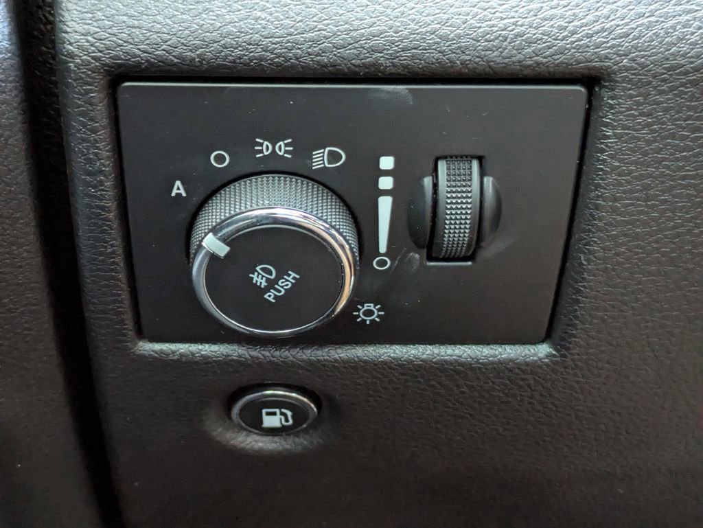 Used 2021 Jeep Grand Cherokee Laredo X image 23