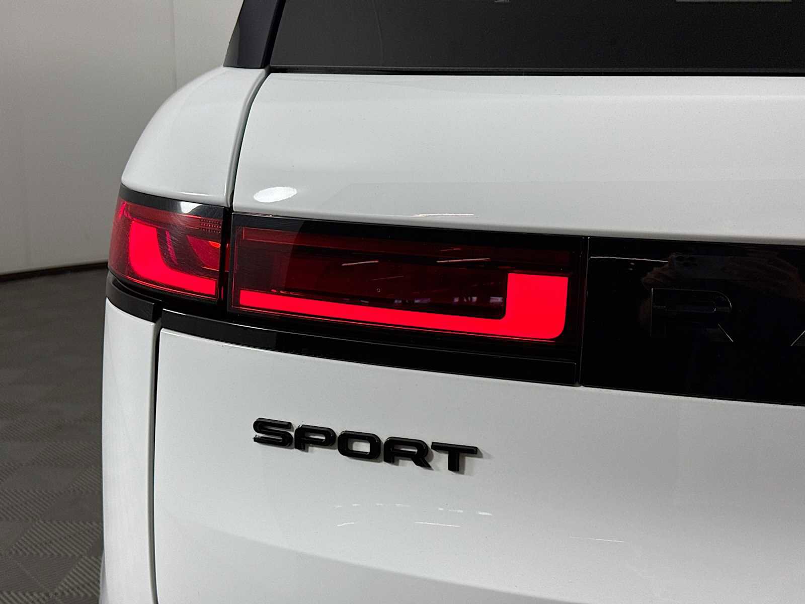 Used 2023 Land Rover Range Rover Sport SE Dynamic AWD/4WD image 33