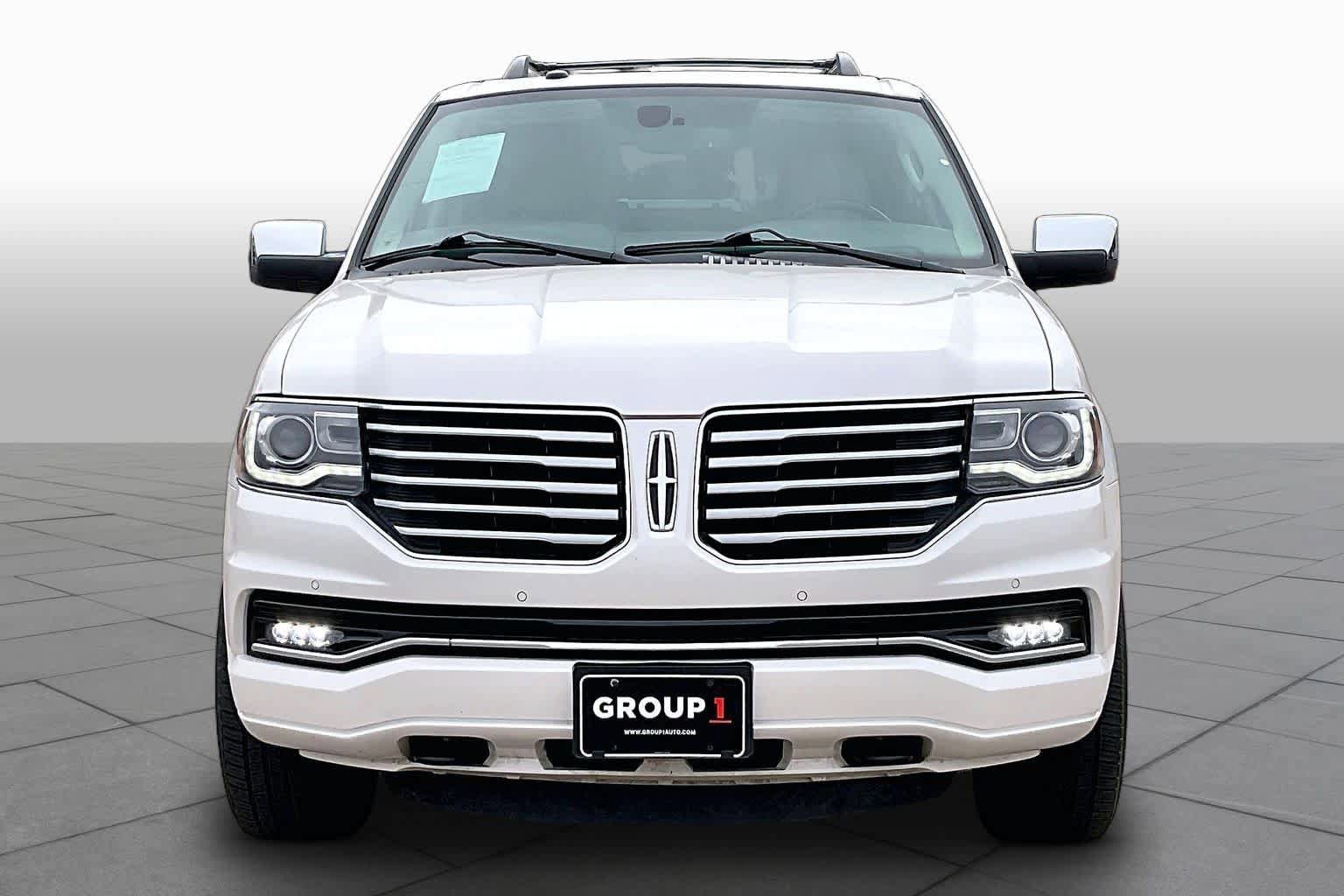 Used 2017 Lincoln Navigator Select AWD/4WD image 4