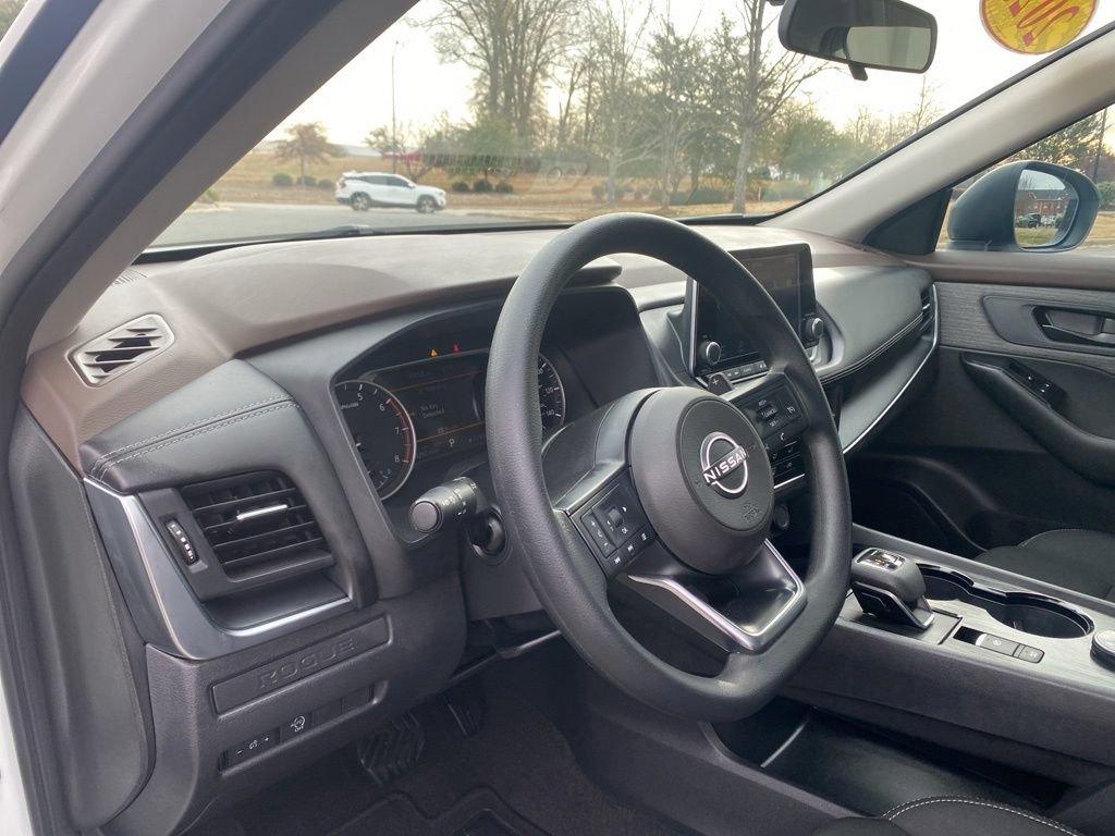Used 2023 Nissan Rogue S image 13