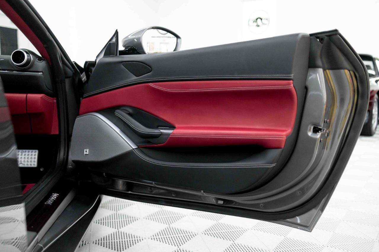 Used 2020 Ferrari Portofino RWD image 88