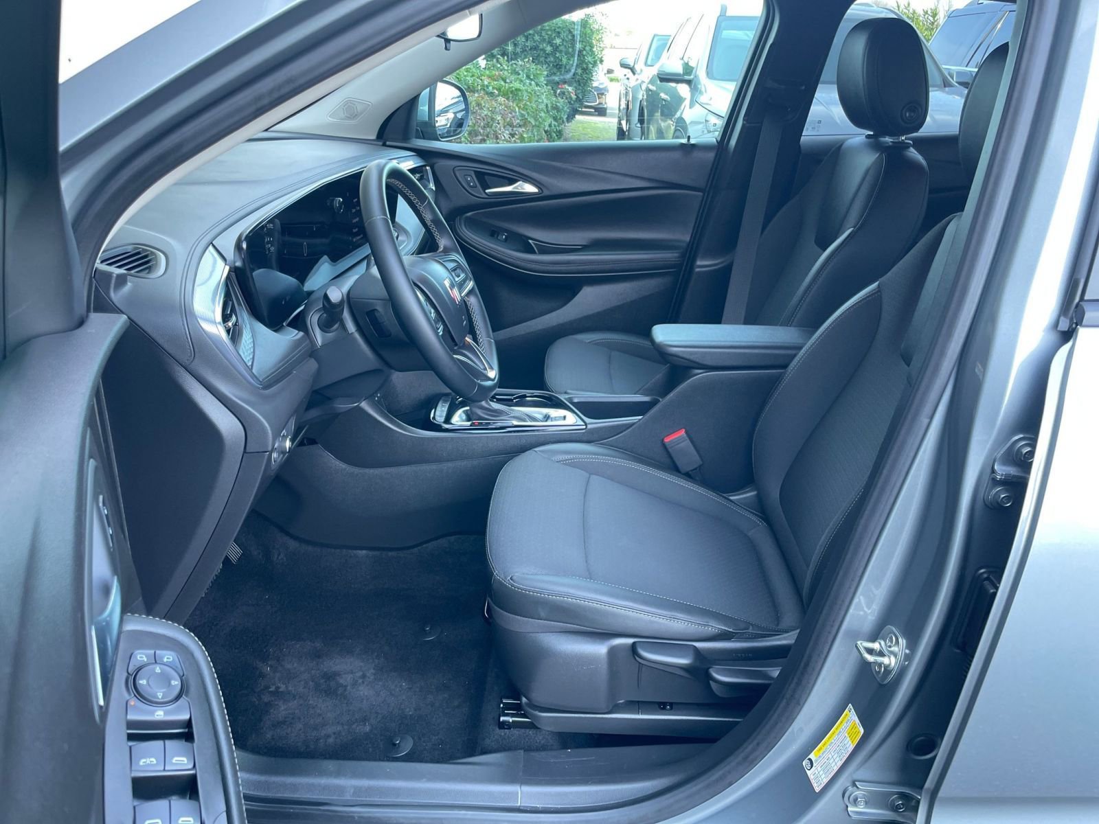 Used 2025 Buick Encore GX Preferred image 28