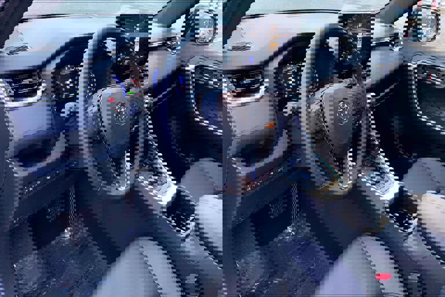 Used 2025 Toyota RAV4 XSE w/ Weather Package image 18