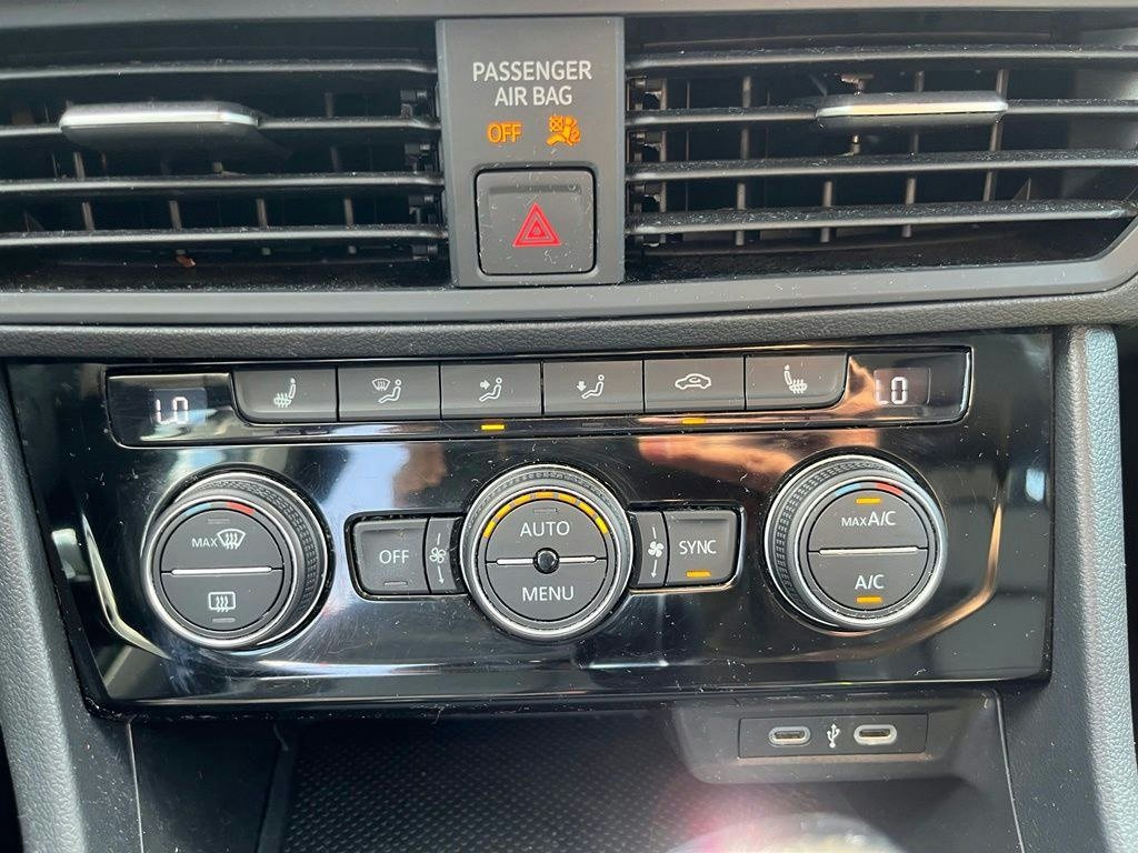 Used 2024 Volkswagen Jetta SE FWD image 16