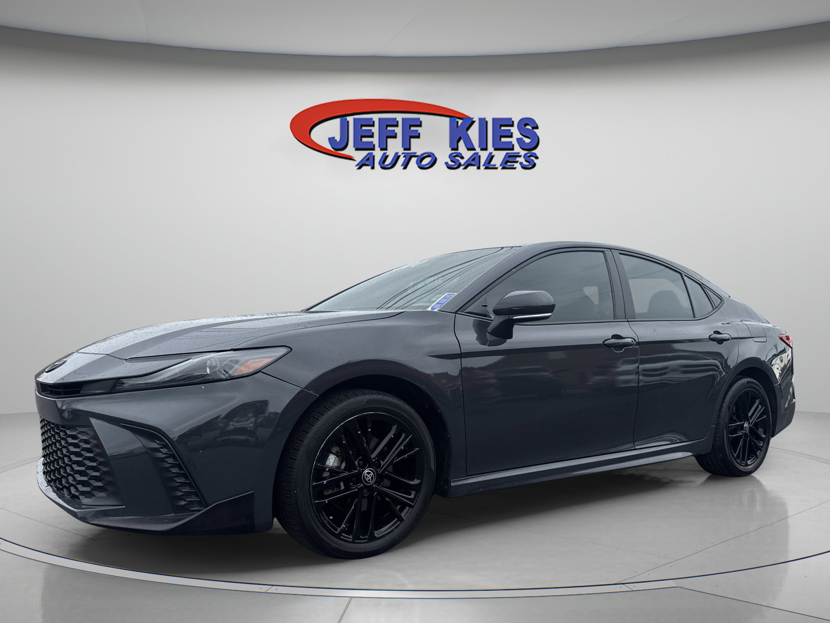 Used 2025 Toyota Camry SE AWD/4WD image 1