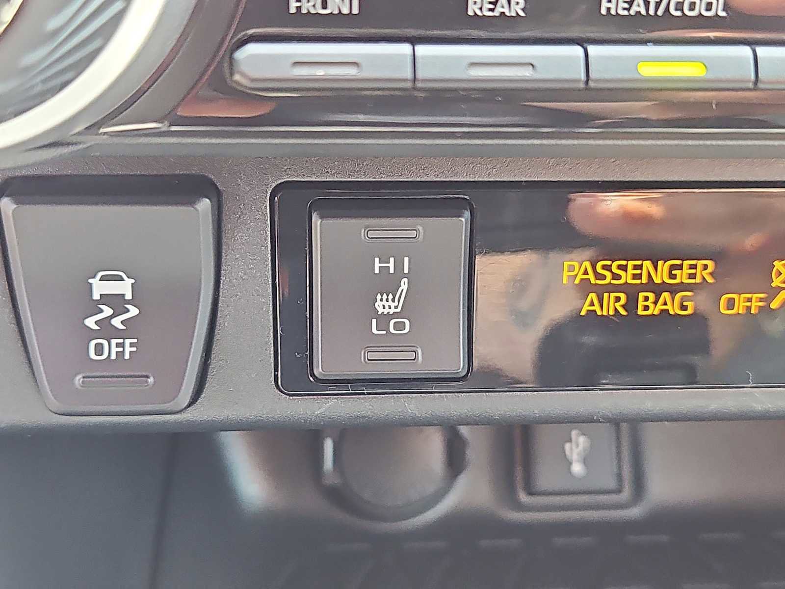 Used 2021 Toyota RAV4 XLE w/ Convenience Package AWD/4WD image 17
