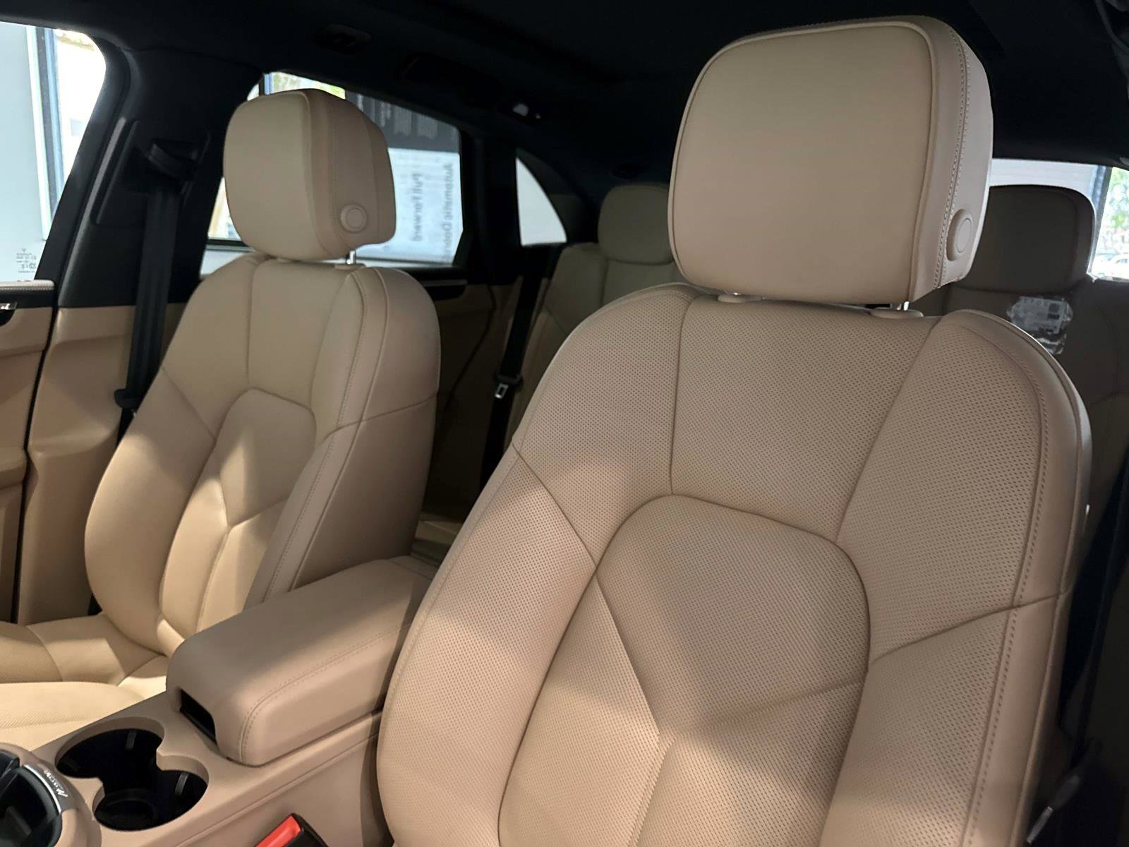 Certified 2026 Porsche Macan image 5