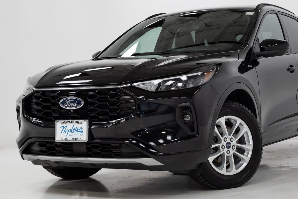 Used 2023 Ford Escape ST-Line Select w/ Tech Pack #2 AWD/4WD image 2