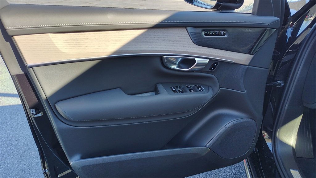 New 2026 Volvo XC90 B6 Plus image 8