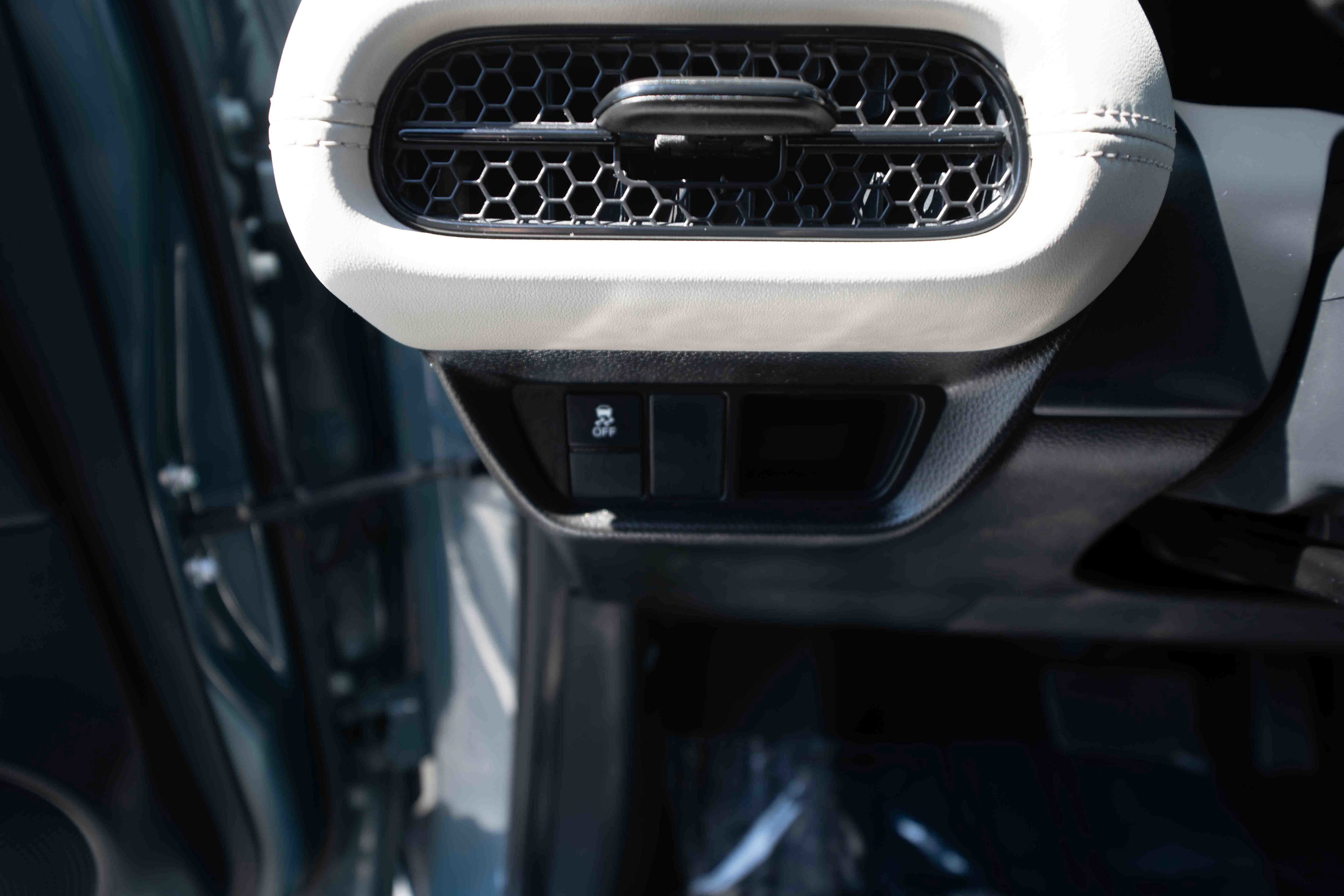 Used 2023 Honda HR-V LX image 11