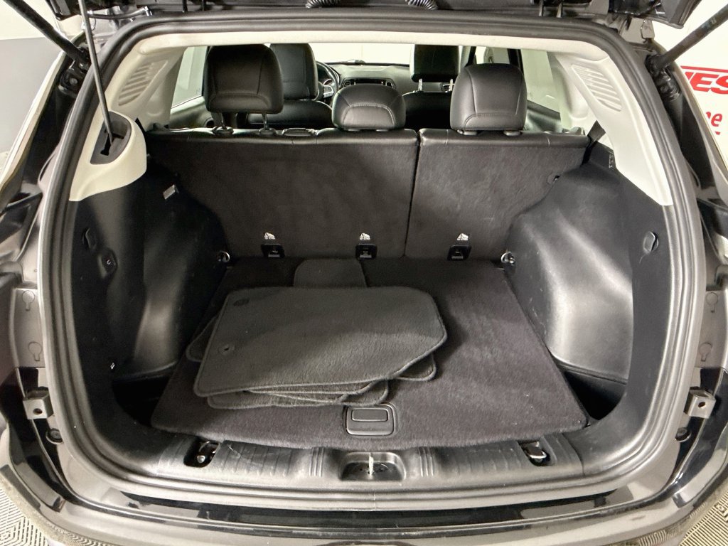 Used 2018 Jeep Compass Limited AWD/4WD image 28