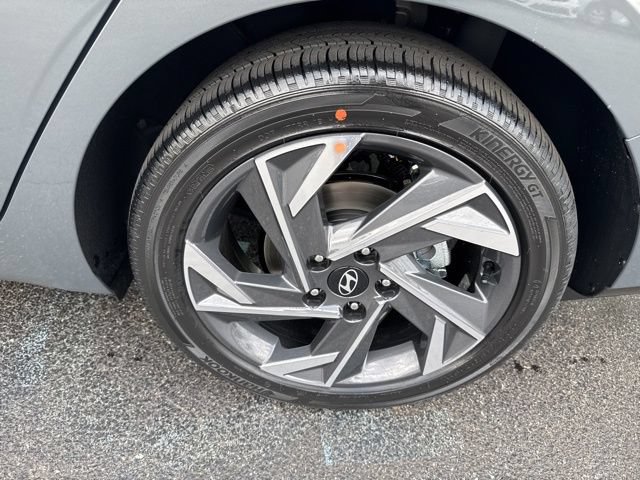 New 2026 Hyundai Elantra Limited FWD image 17