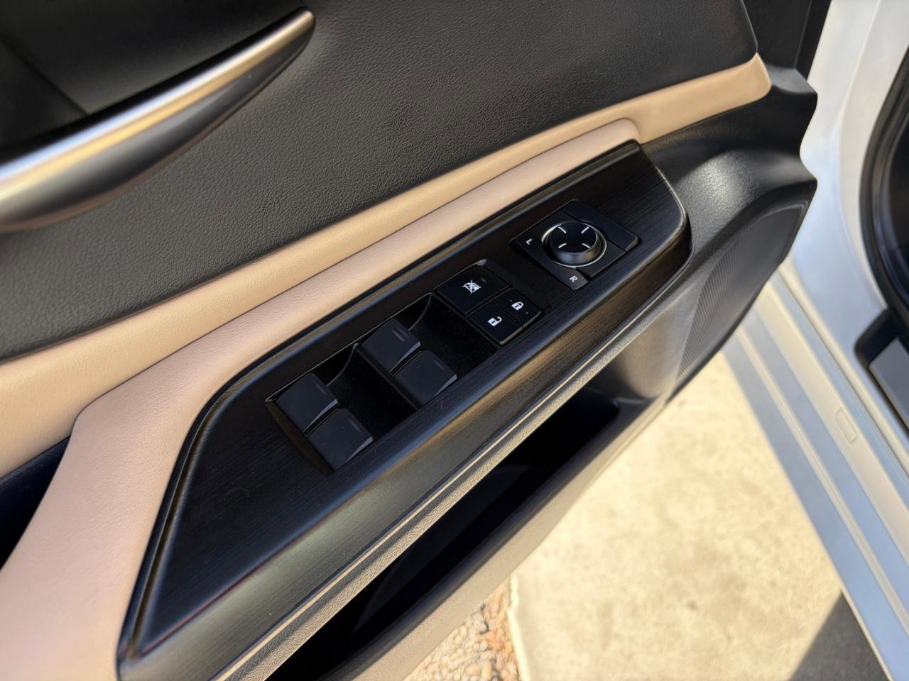 Used 2019 Lexus ES 350 w/ Accessory Package 2 image 10