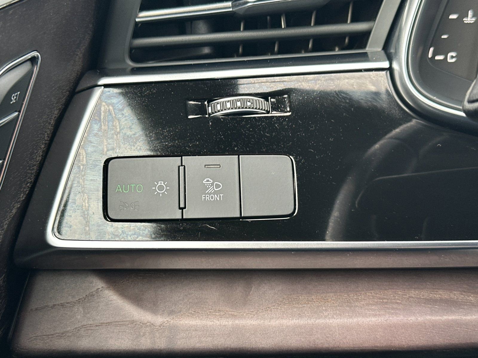 Used 2019 Audi Q8 Premium Plus w/ Premium Plus image 33