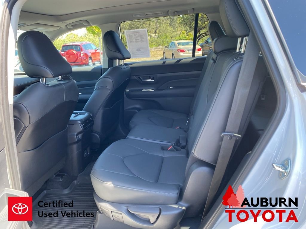 Certified 2025 Toyota Grand Highlander AWD image 30