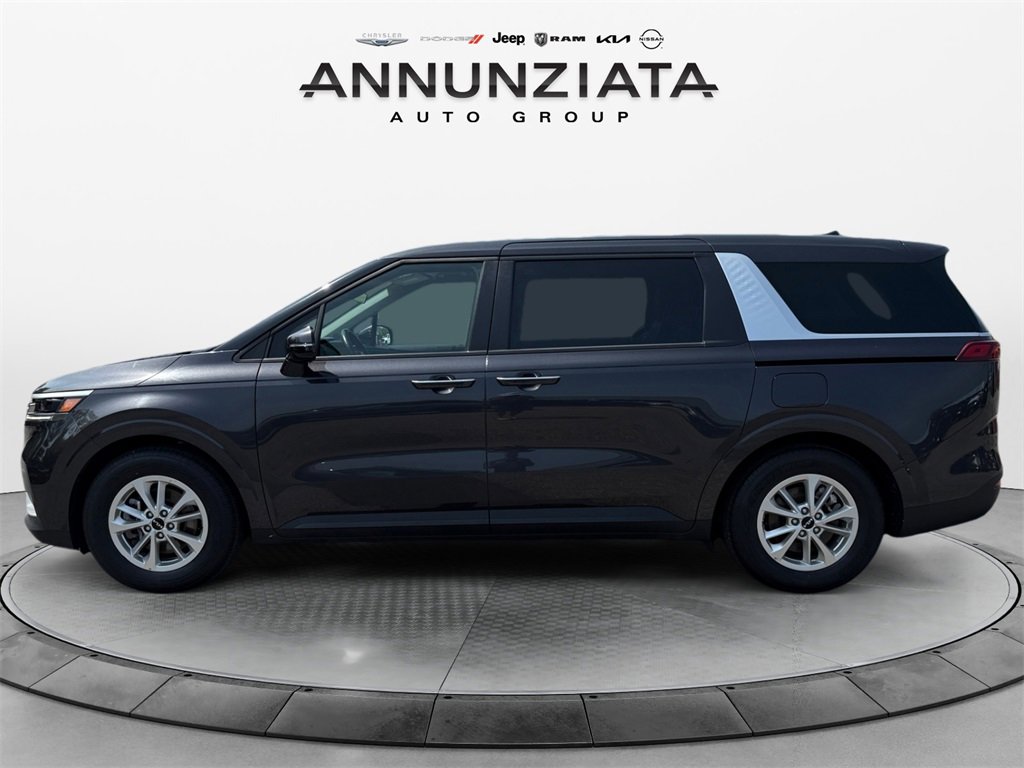 Used 2024 Kia Carnival LX image 2