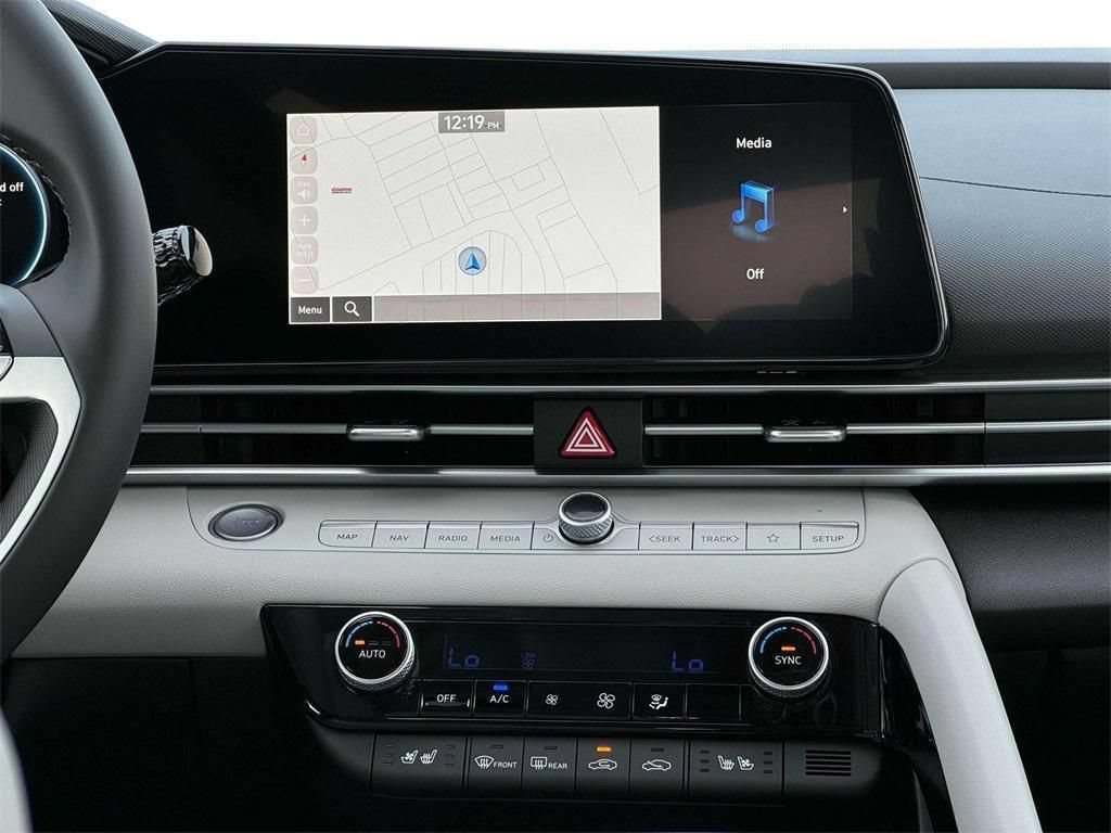 New 2025 Hyundai Elantra Limited FWD image 19