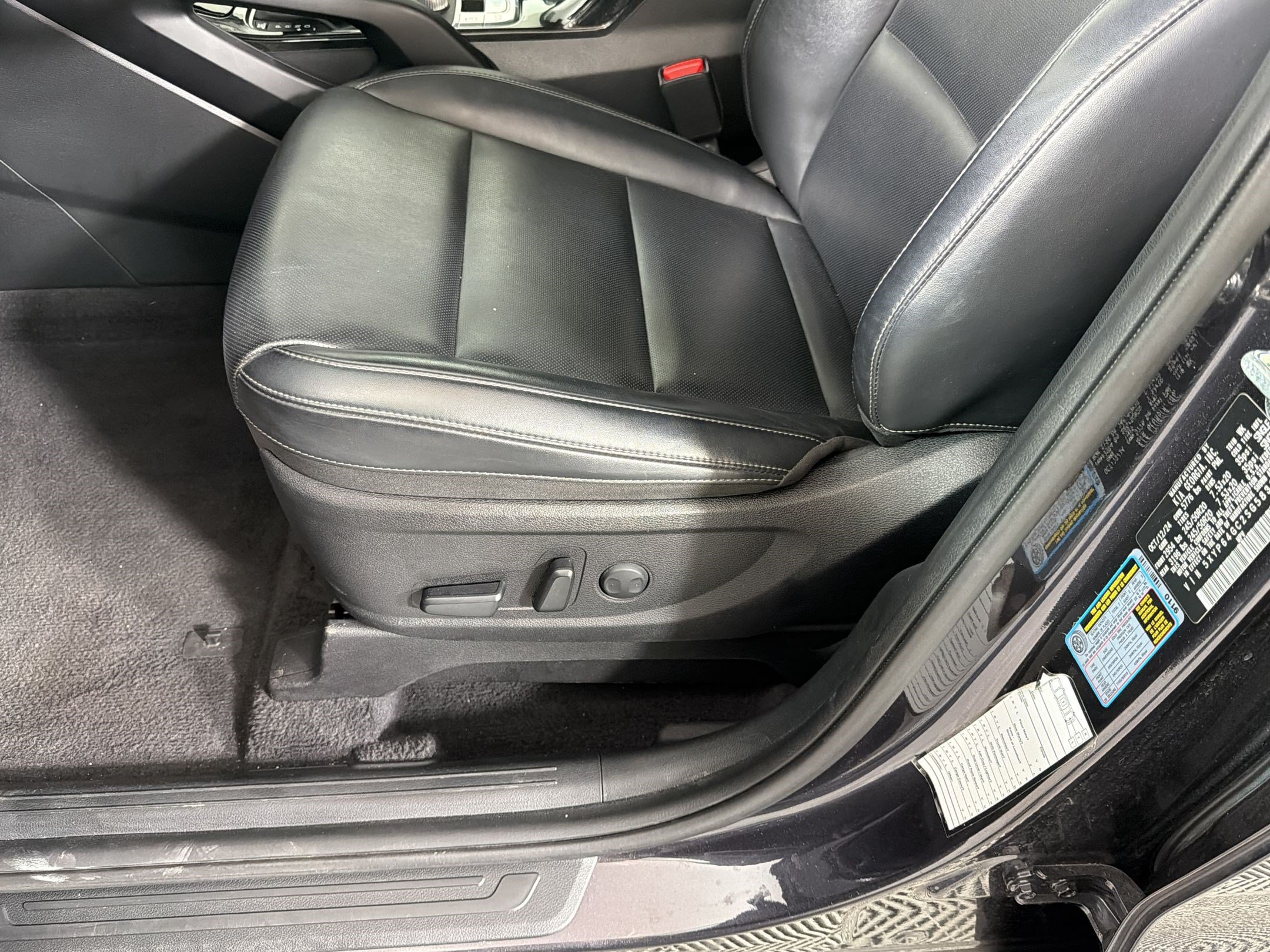Used 2025 Kia Telluride S FWD image 14