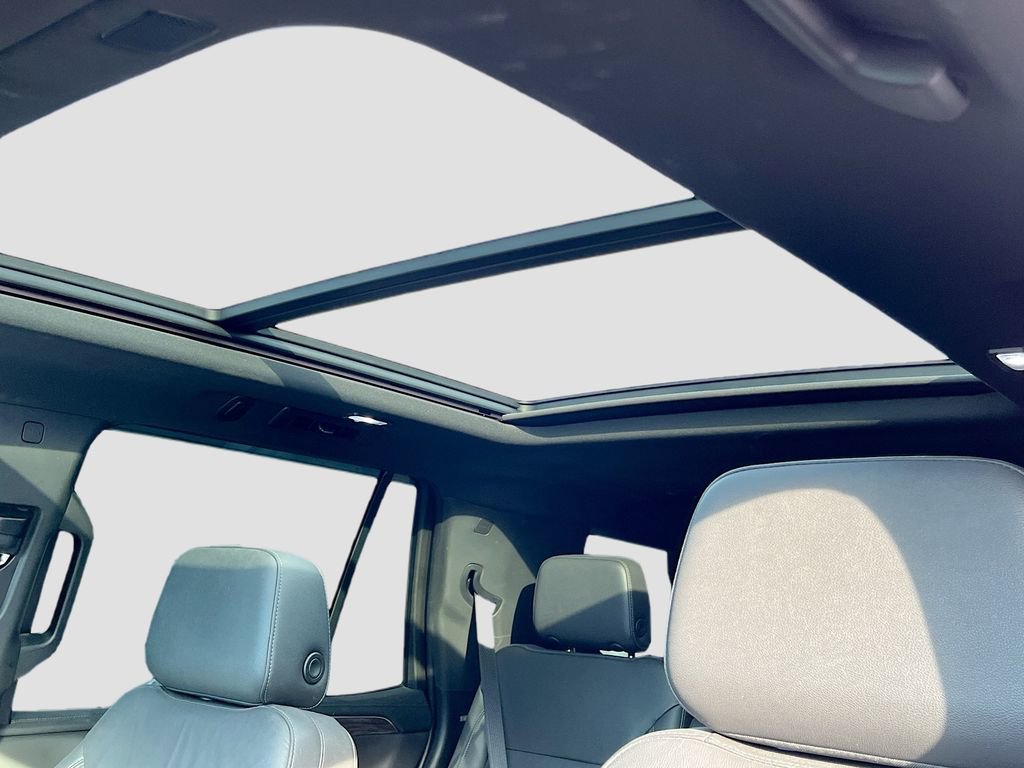 Used 2022 Chevrolet Tahoe Z71 w/ Luxury Package AWD/4WD image 23