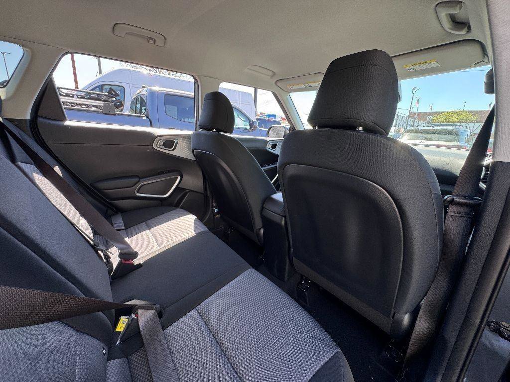 Certified 2022 Kia Soul LX w/ Technology Package image 27
