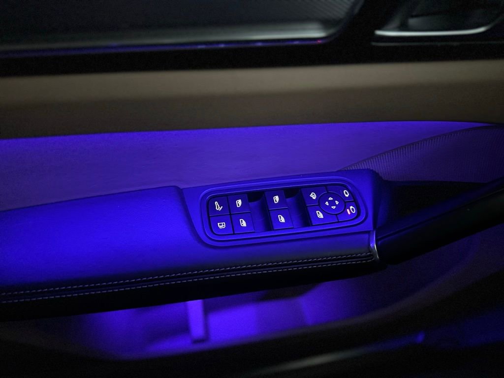 Certified 2023 Porsche Cayenne Platinum Edition image 11