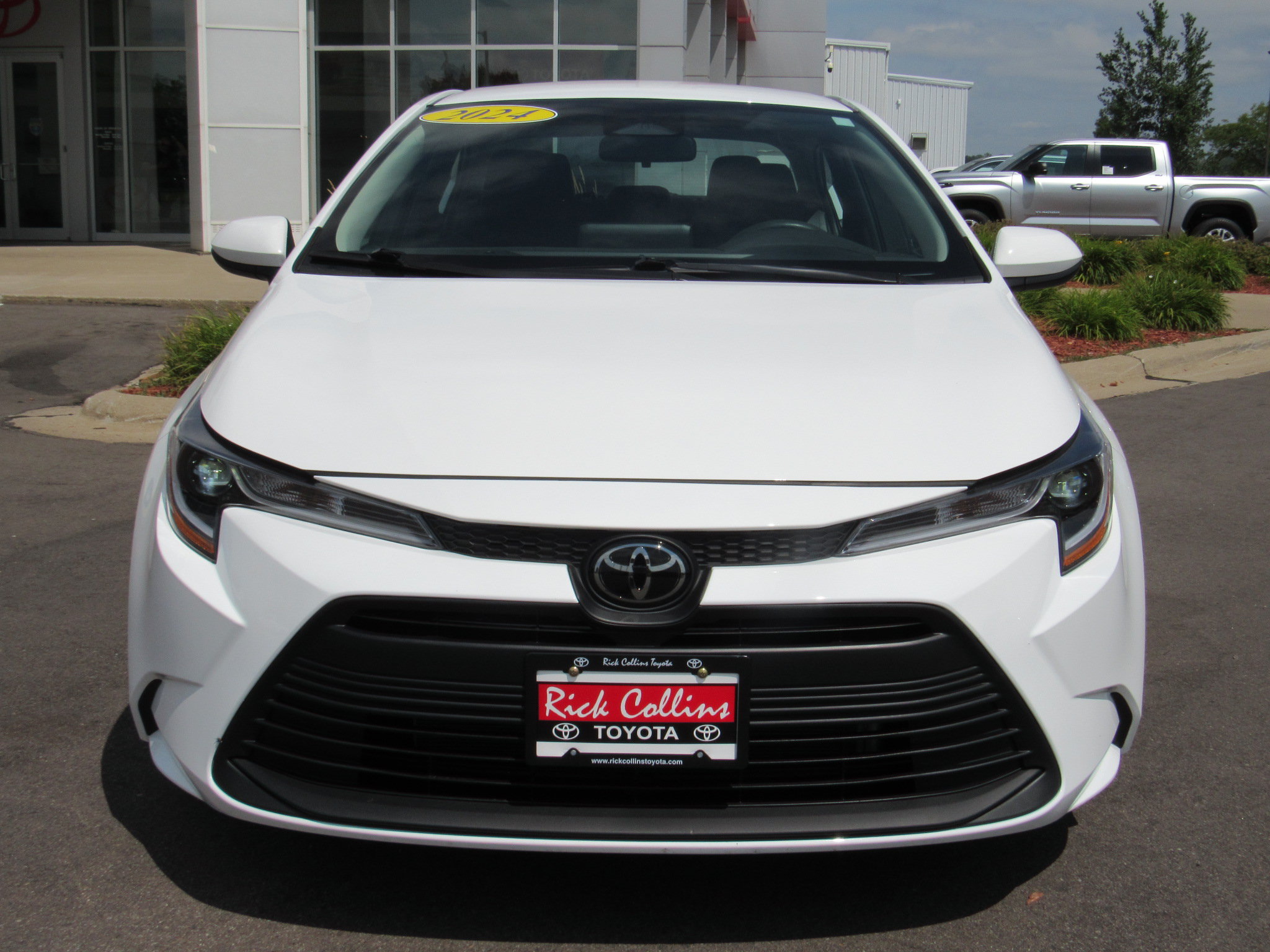 Used 2024 Toyota Corolla LE FWD image 3