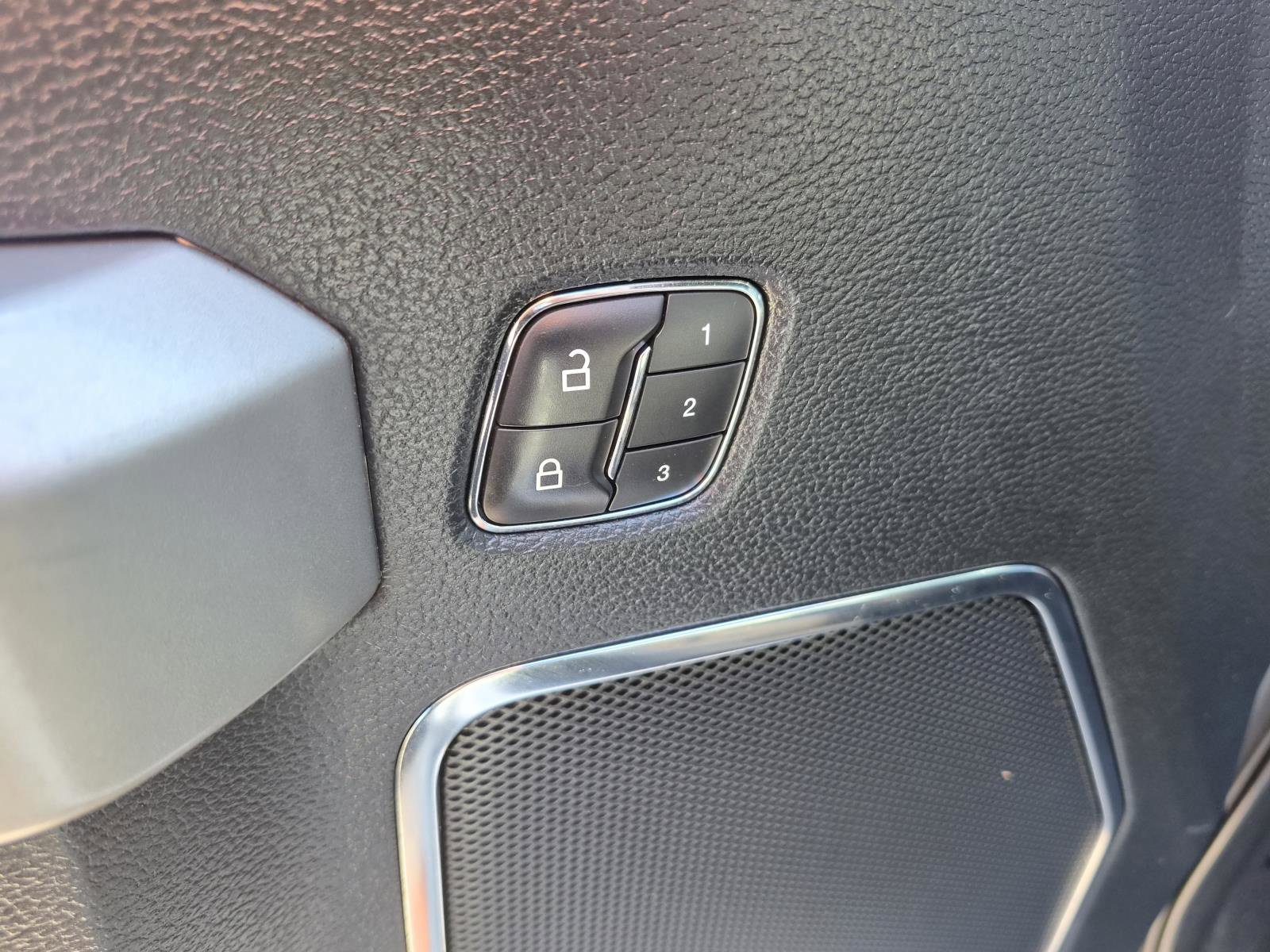 Used 2019 Ford F150 Lariat w/ Equipment Group 502A Luxury AWD/4WD image 18