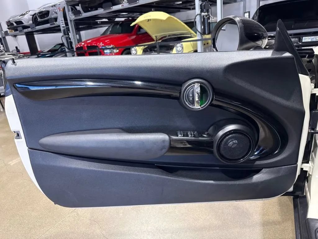 Used 2019 MINI Cooper S w/ Signature Upholstery Package FWD image 11