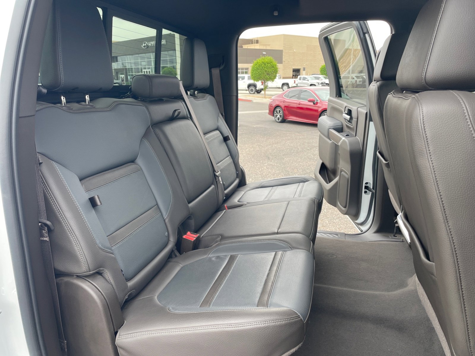 Used 2021 GMC Sierra 2500 Denali w/ Denali Ultimate Package image 18