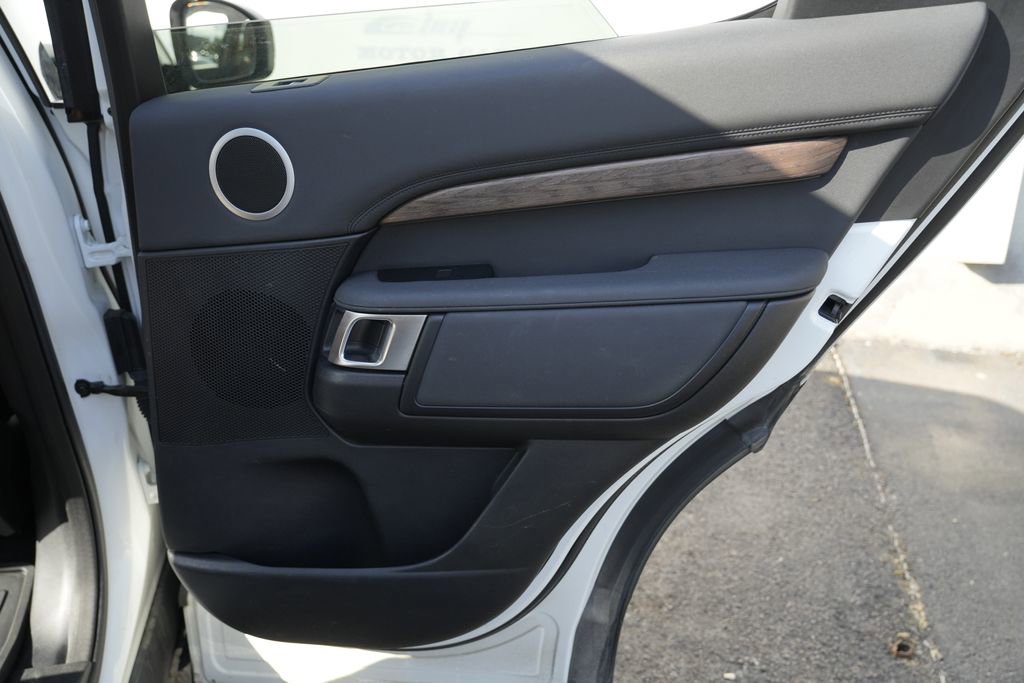 Used 2019 Land Rover Discovery HSE AWD/4WD image 39