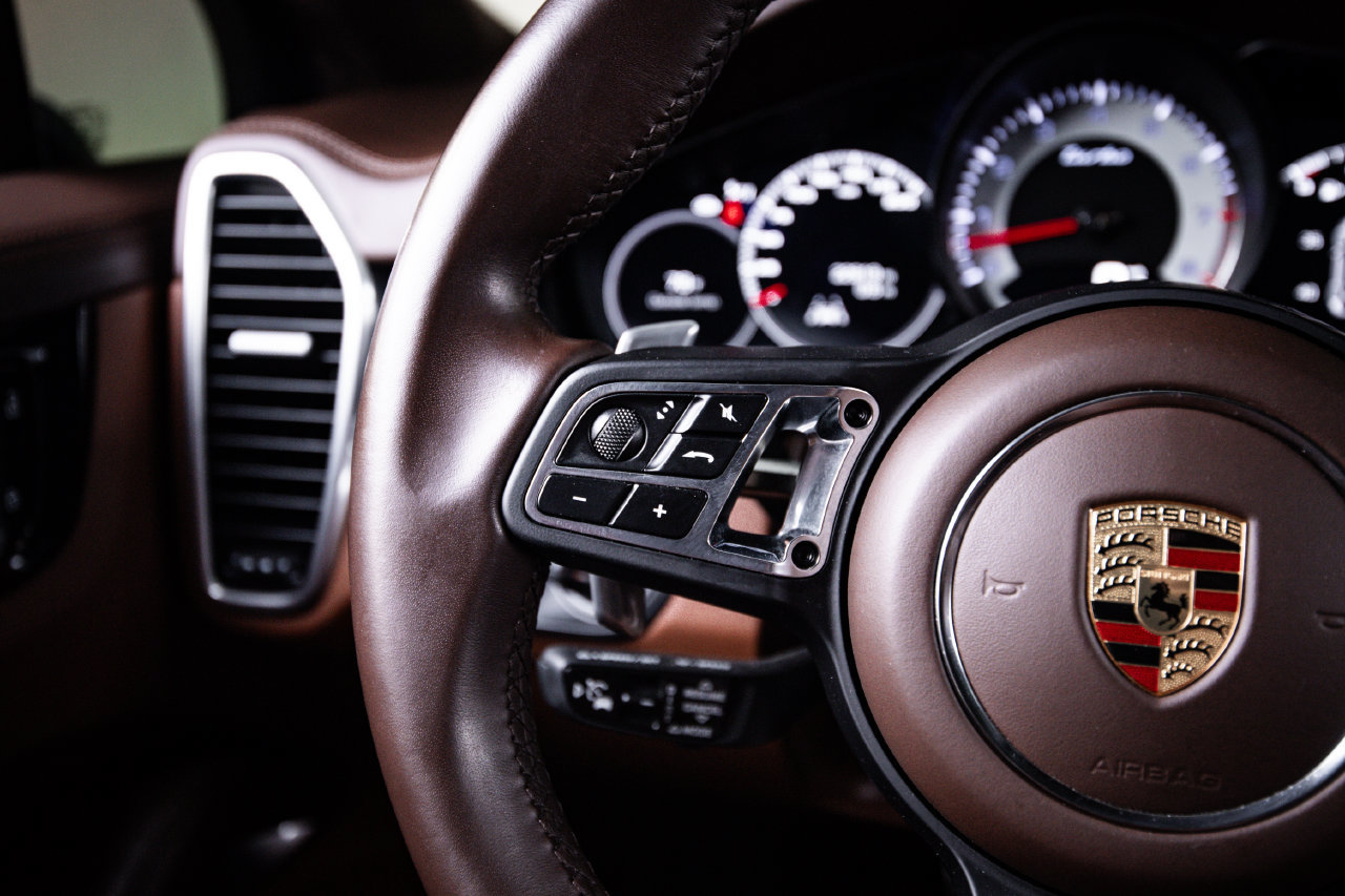 Used 2020 Porsche Cayenne Turbo AWD/4WD image 17
