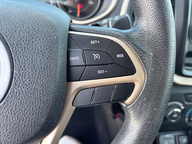 Used 2018 Jeep Cherokee Latitude FWD image 12