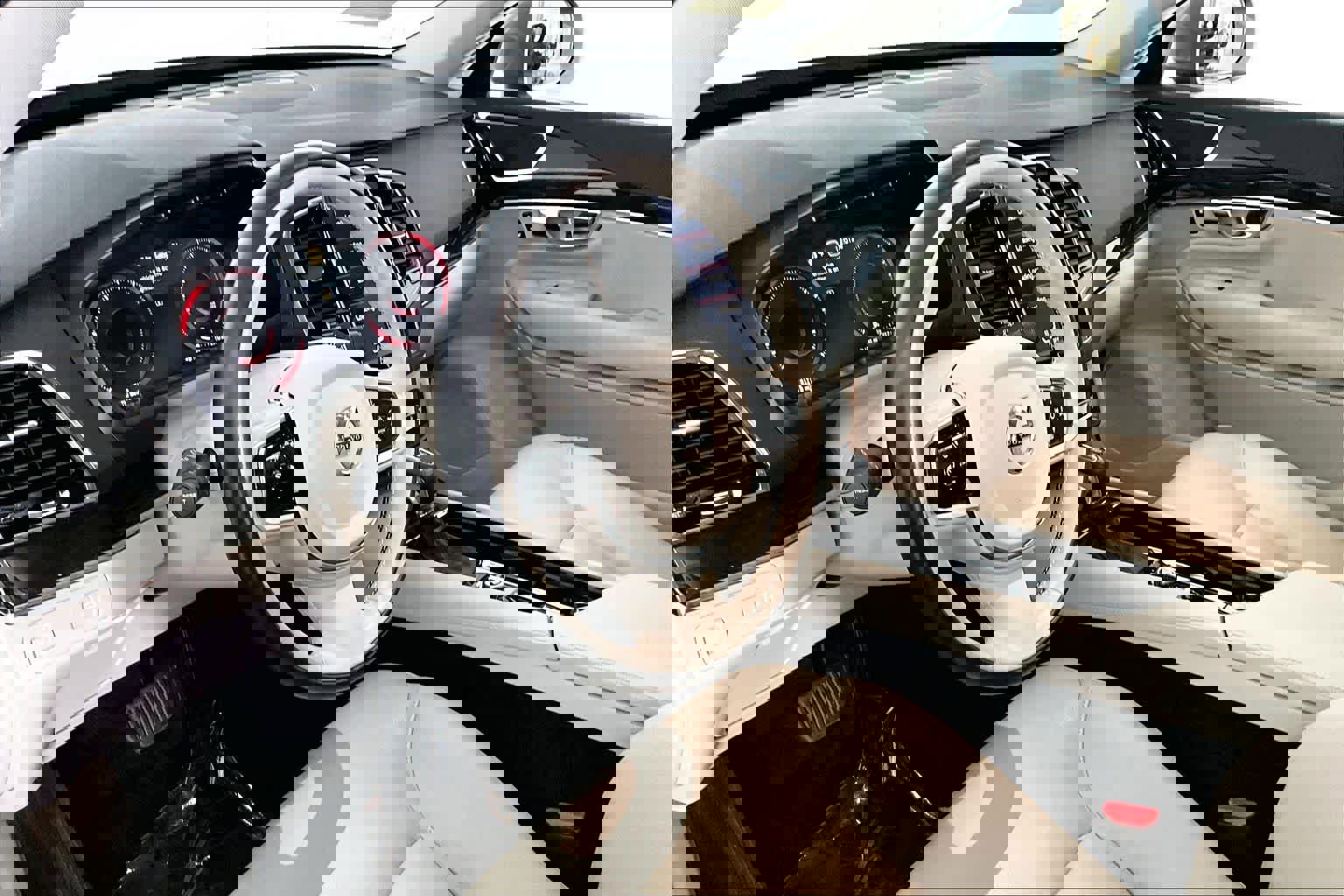 Used 2017 Volvo XC90 T6 Momentum w/ Vision Package image 18