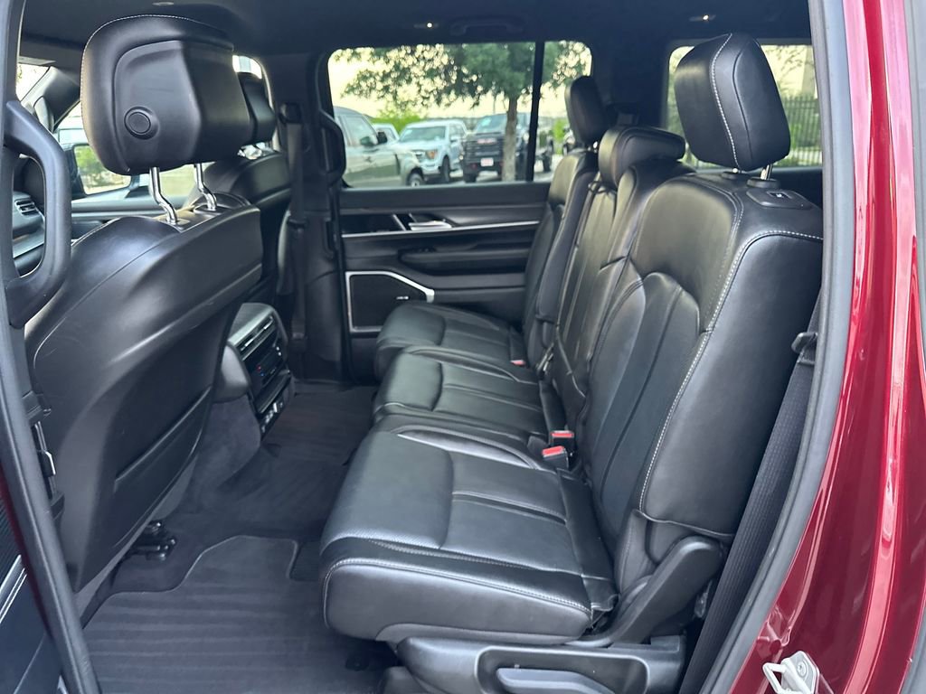 Used 2023 Jeep Wagoneer L Series II RWD image 22