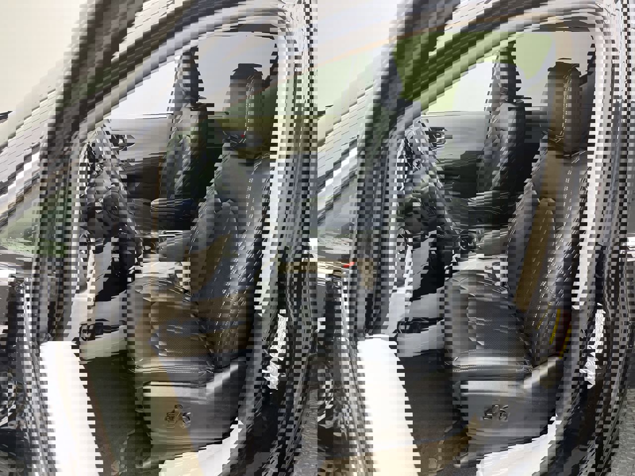 Used 2024 Chrysler Pacifica Touring-L image 9