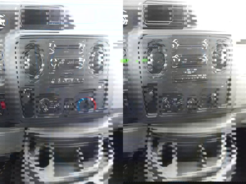 Used 2014 Ford E-350 and Econoline 350 Super Duty image 19