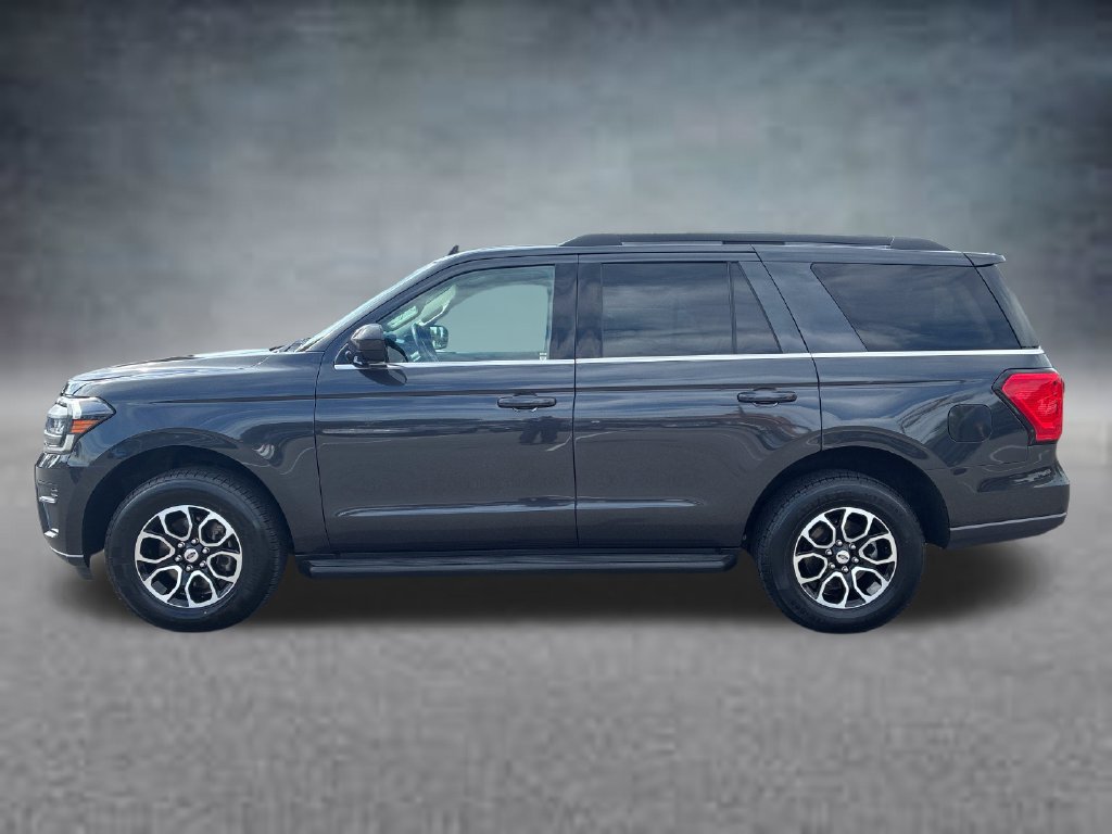 Used 2024 Ford Expedition XLT AWD/4WD image 2