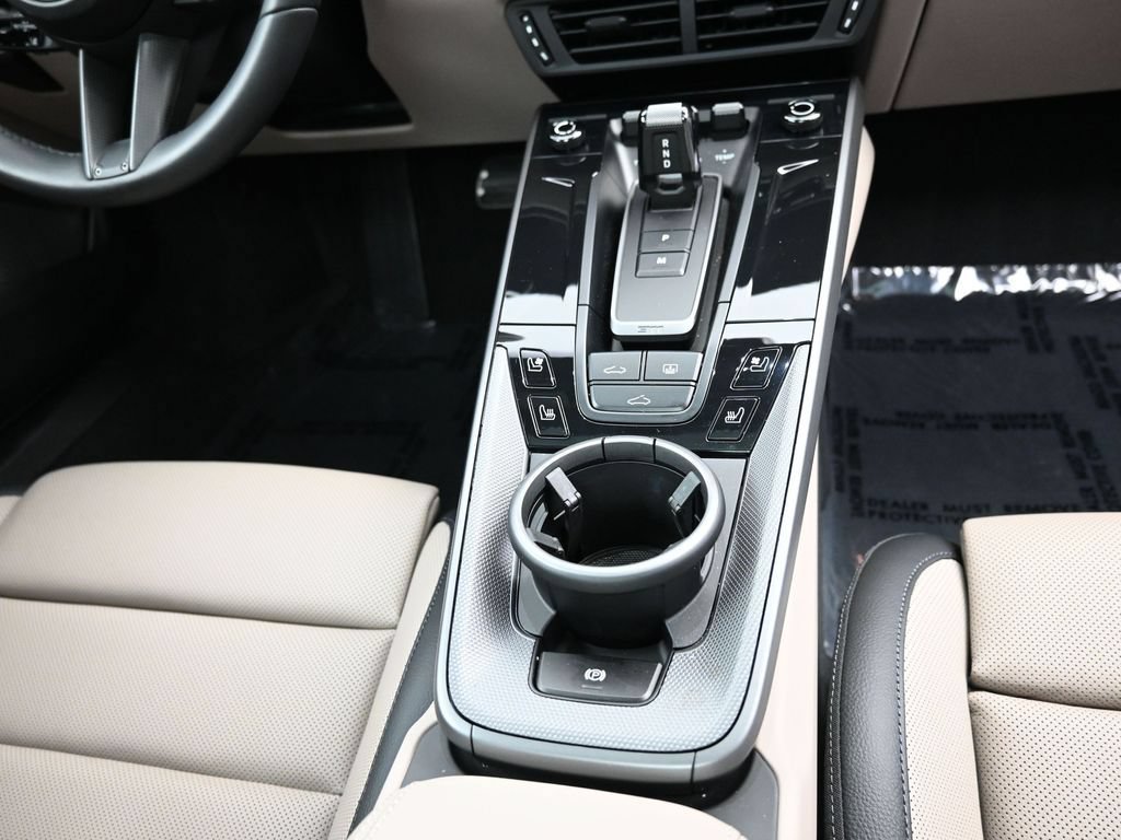 Certified 2025 Porsche 911 Carrera RWD image 25