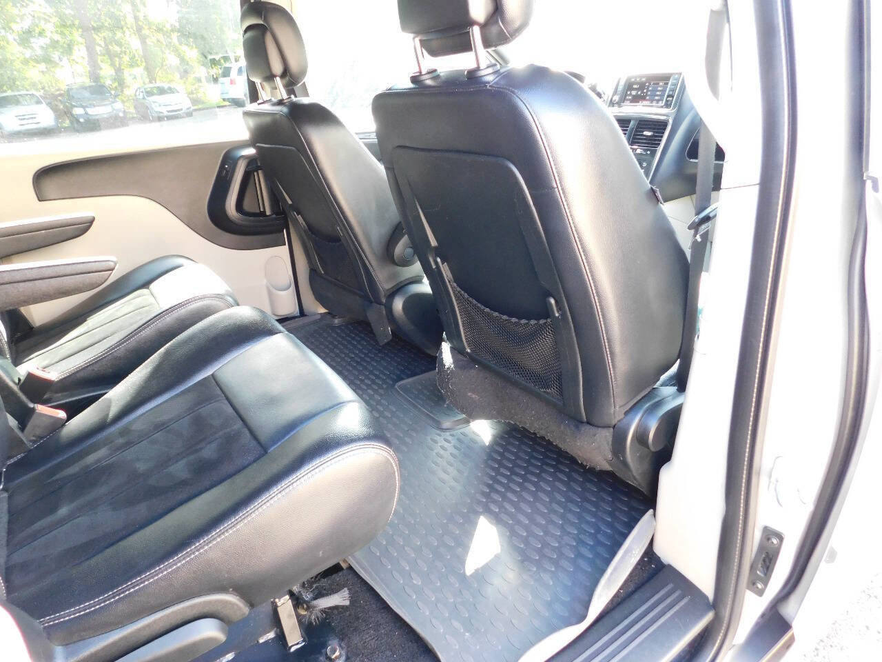 Used 2017 Dodge Grand Caravan SXT image 22