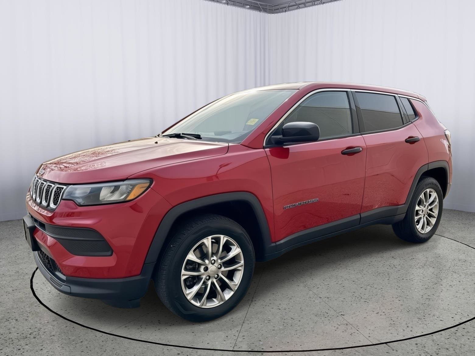 Used 2023 Jeep Compass Sport image 3