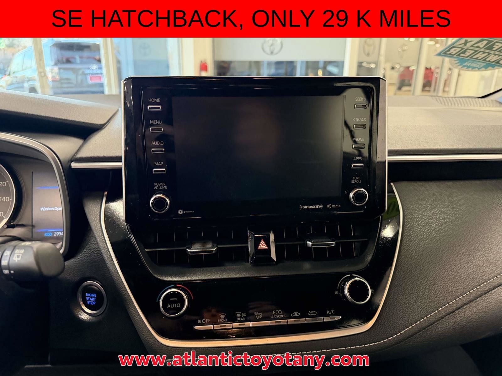 Used 2022 Toyota Corolla SE w/ SE Preferred Package image 24