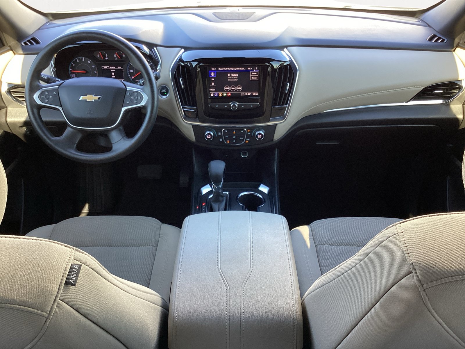 Used 2023 Chevrolet Traverse LS FWD image 4