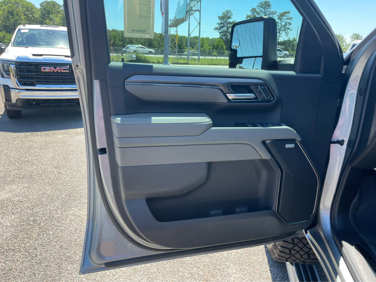 Used 2026 Chevrolet Silverado 2500 ZR2 w/ LPO, Dark Essentials Package AWD/4WD image 10