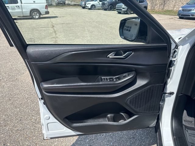 Used 2023 Jeep Grand Cherokee L Laredo AWD/4WD image 33